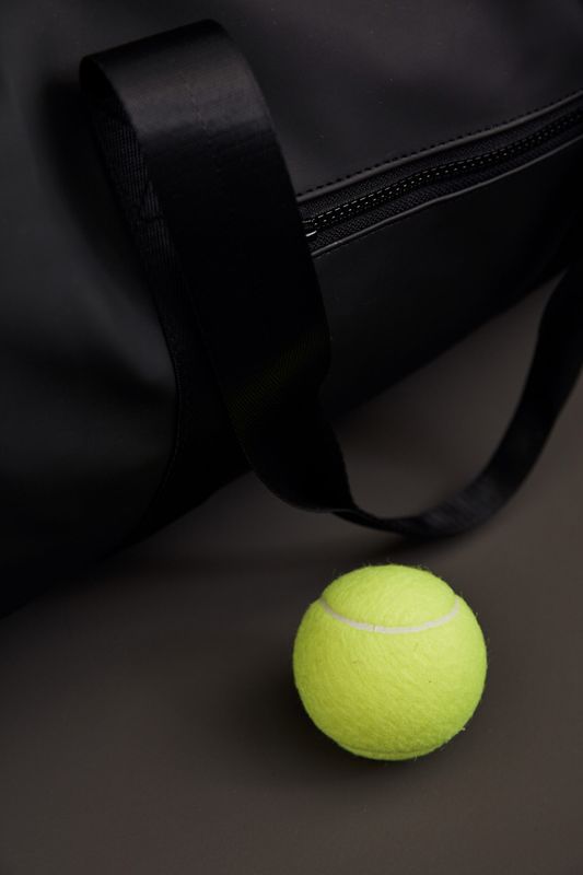 Baltimore sporterbag i nubuck PU-skinn Vinga of Sweden