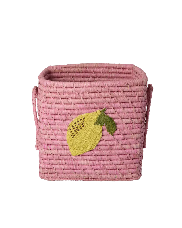 Nydelig rosa kurv med sitron 