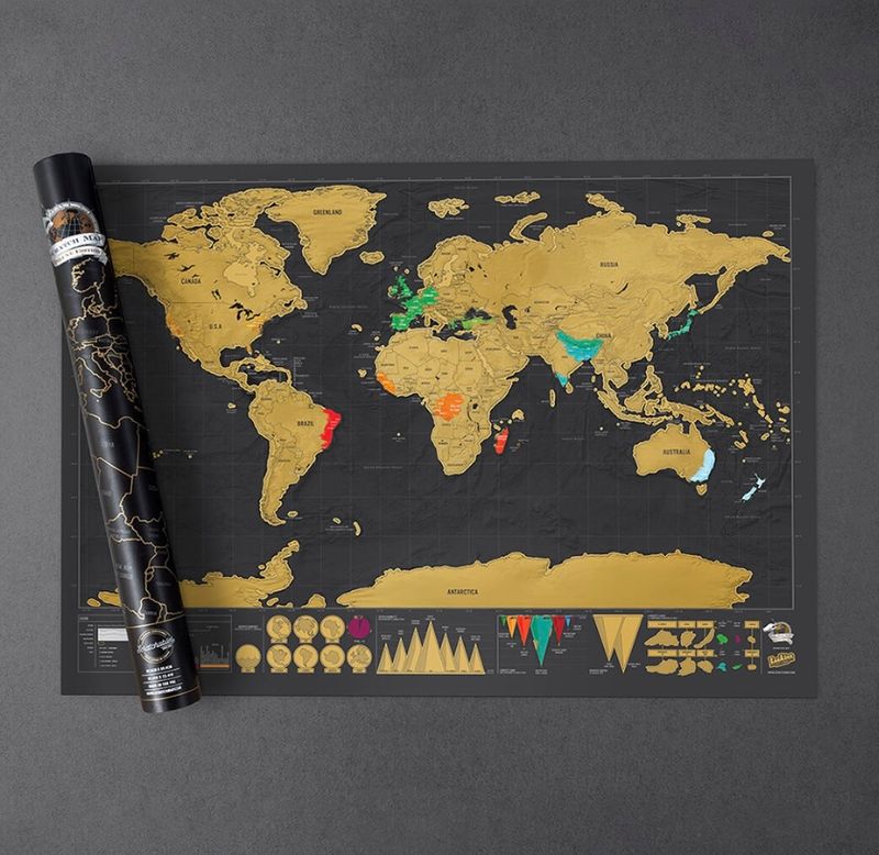 Scratch Map Deluxe skrapekart i sort og gull fra Luckies of London 