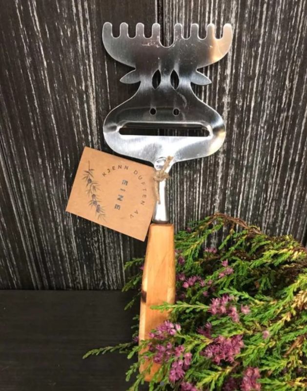 Ostehøvel av einer, m. mosaikkskaft, elg