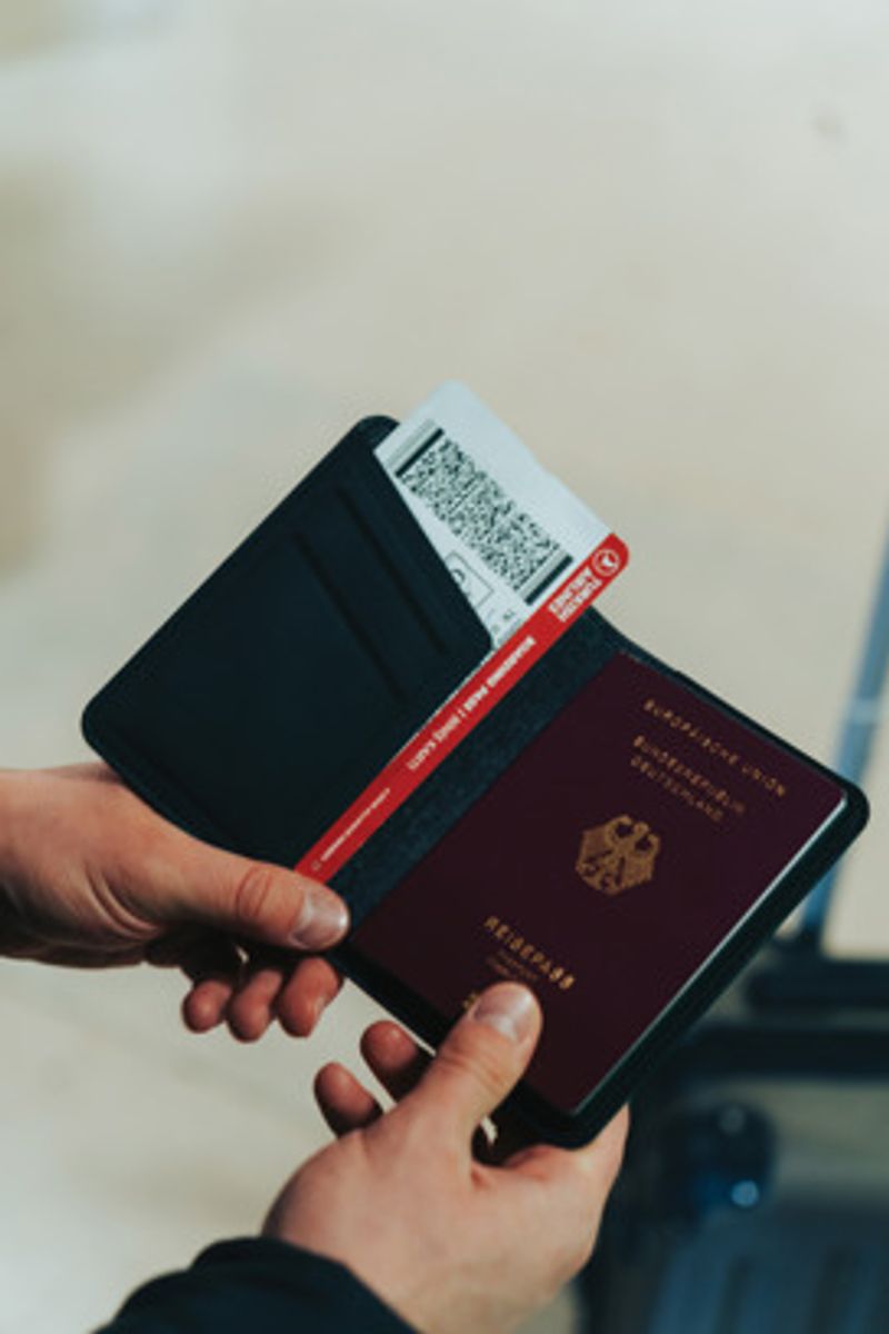 Travelfind RCS passholder – oppladbar med Find My