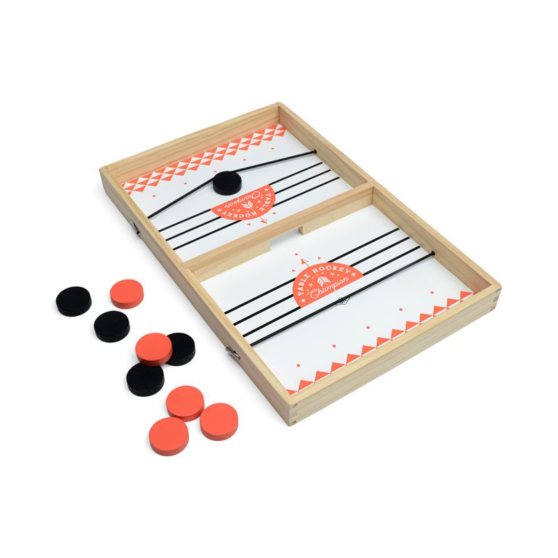 Bordhockey i tre Gentleman's Hardware